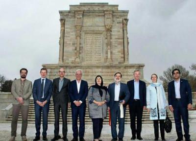 تور هلند: آرامگاه فردوسی تحسین سفیر هلند را برانگیخت