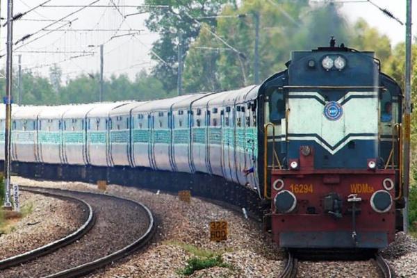 تور هند: ایستگاه های راه آهن غرب هند بازسازی می شوند